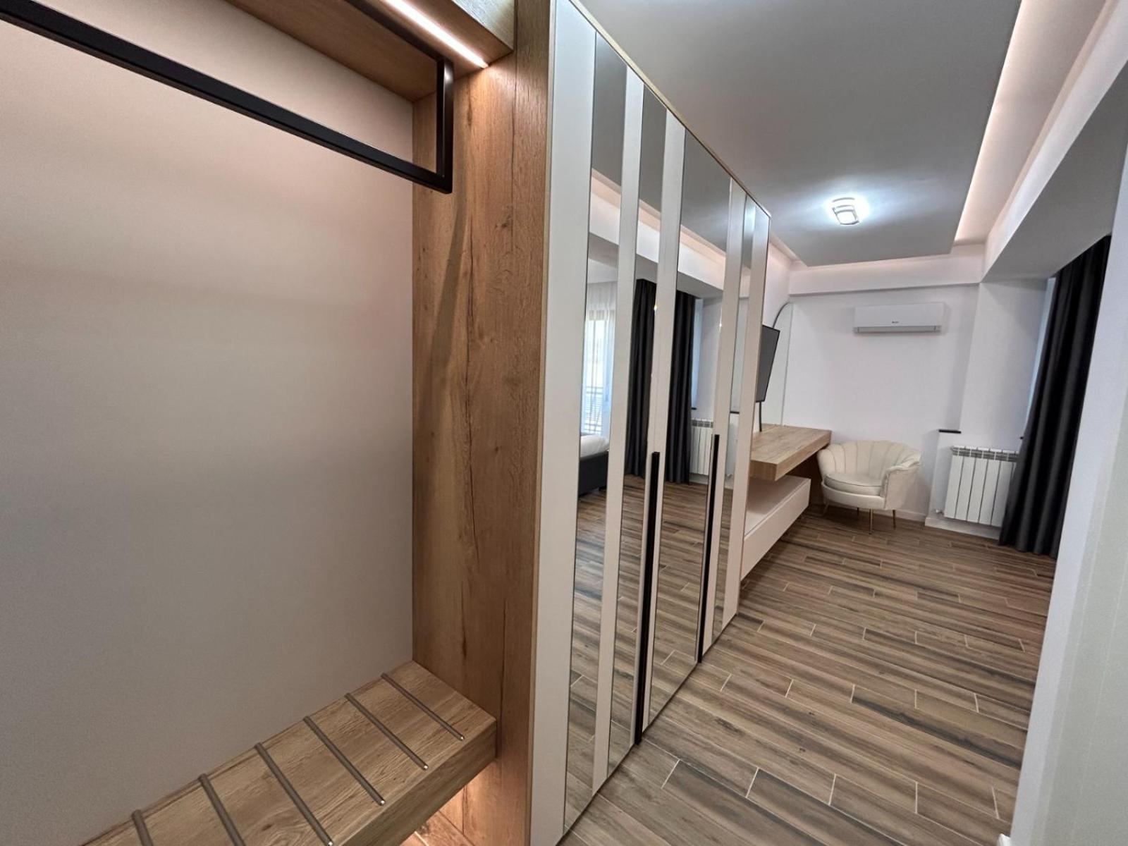 Monarc Boutique Aparthotel - Self Check-In Visan Екстериор снимка