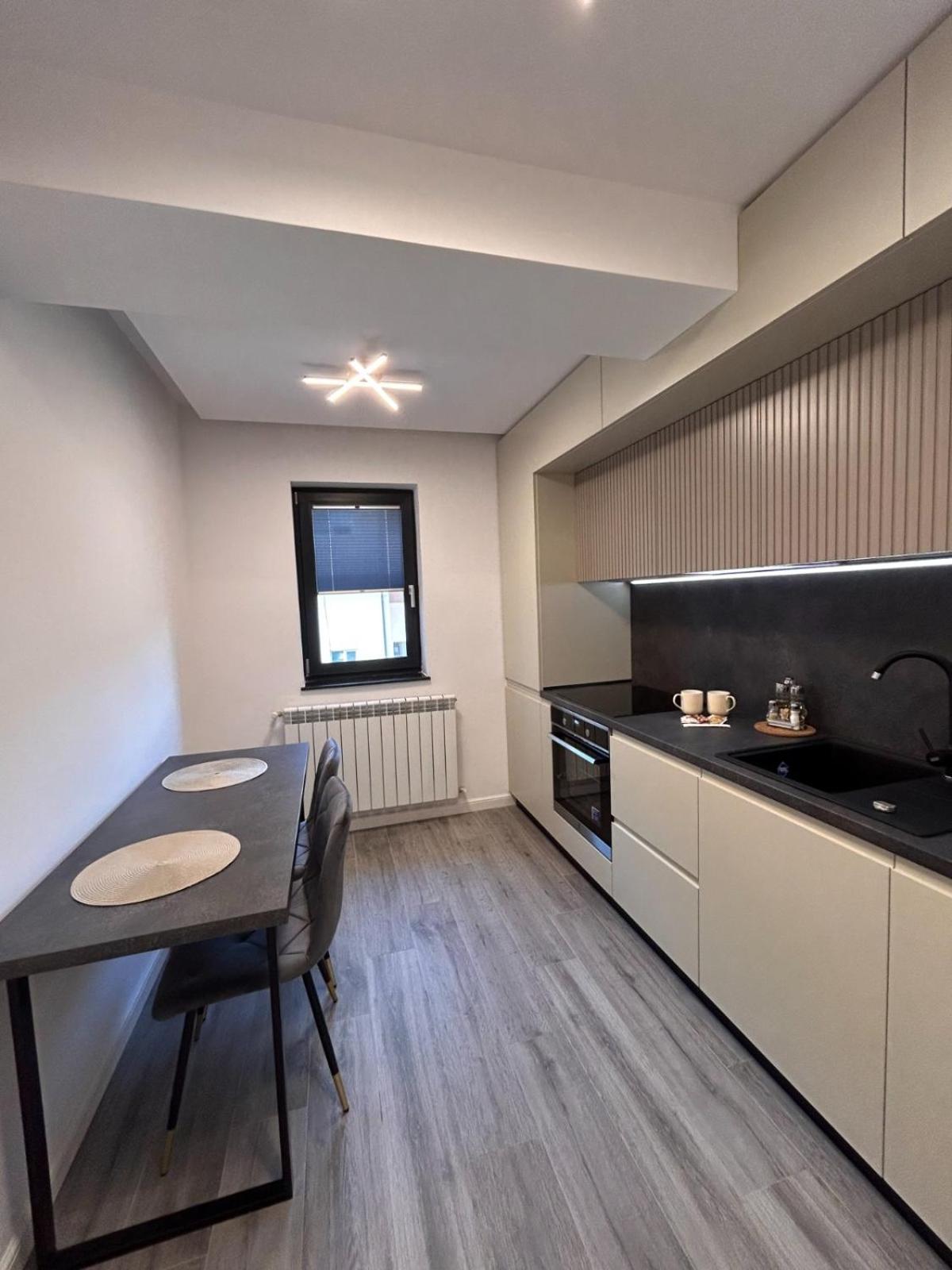 Monarc Boutique Aparthotel - Self Check-In Visan Екстериор снимка