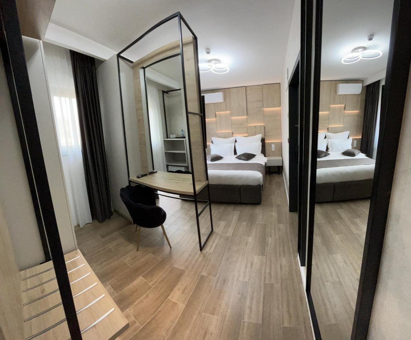 Monarc Boutique Aparthotel - Self Check-In Visan Екстериор снимка