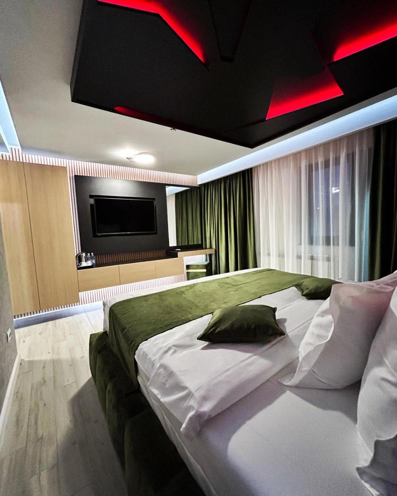 Monarc Boutique Aparthotel - Self Check-In Visan Екстериор снимка