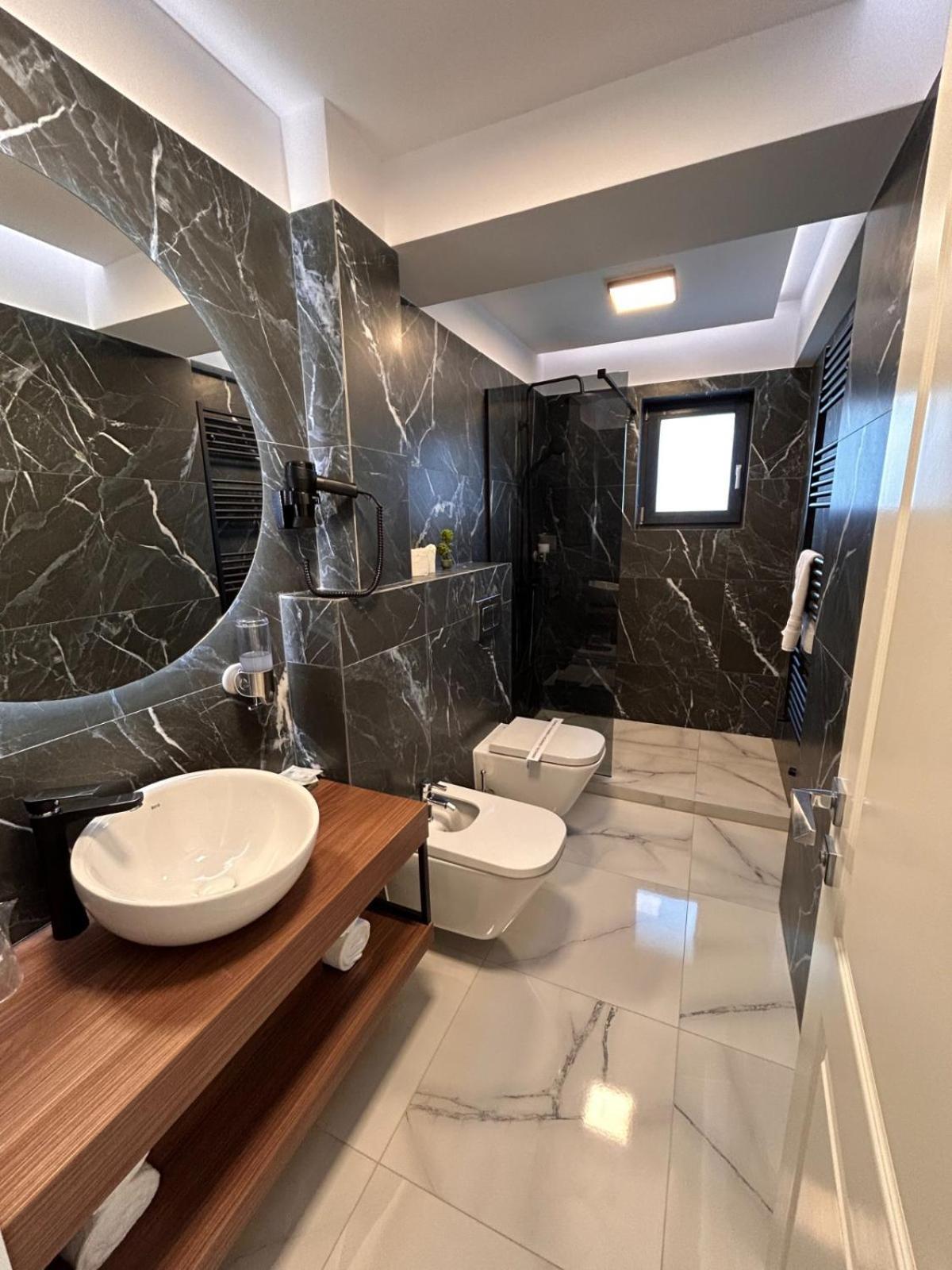 Monarc Boutique Aparthotel - Self Check-In Visan Екстериор снимка