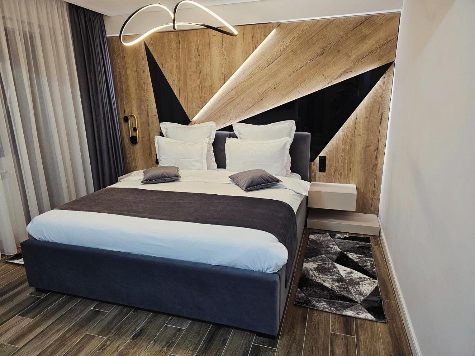 Monarc Boutique Aparthotel - Self Check-In Visan Екстериор снимка