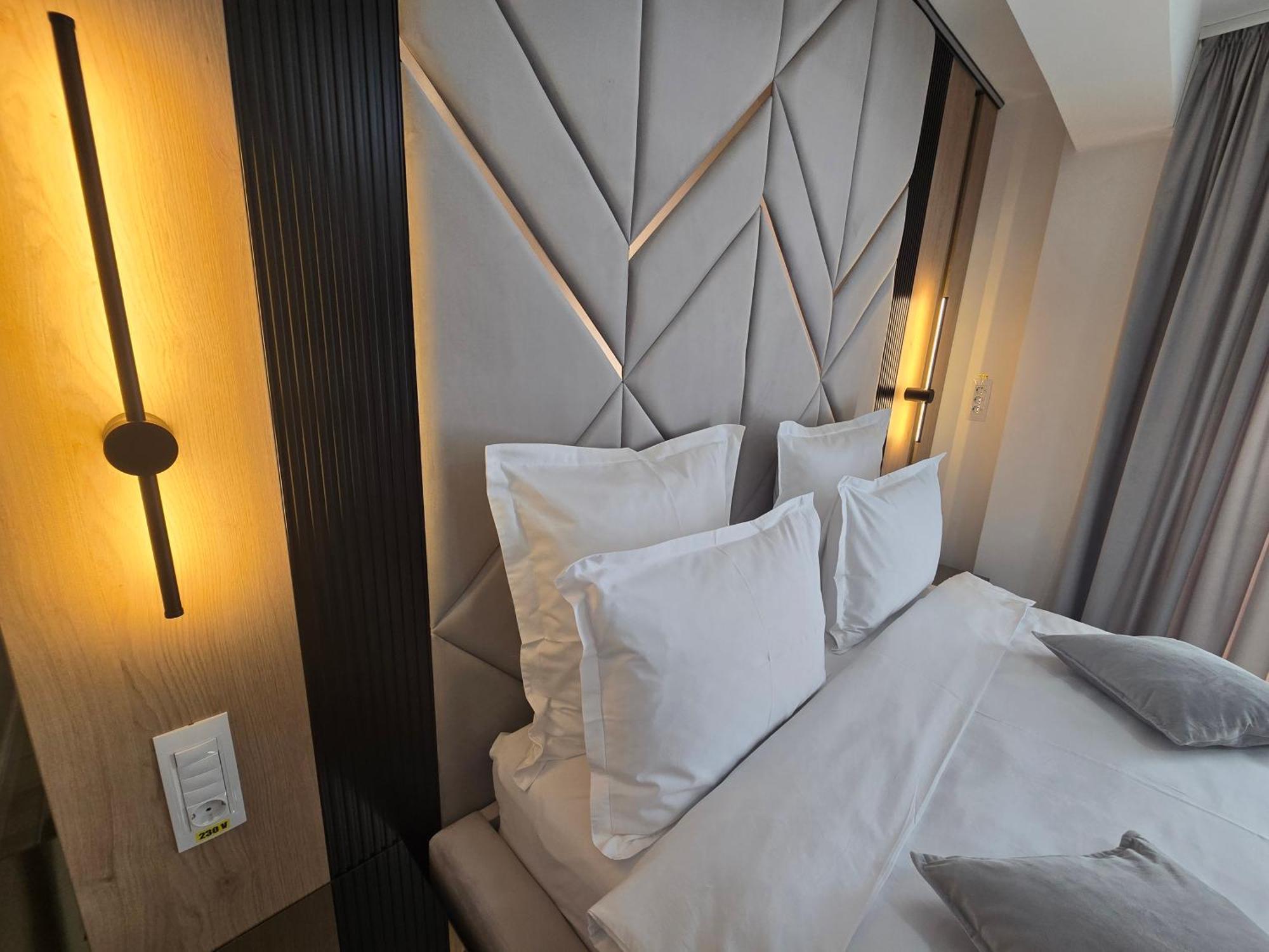 Monarc Boutique Aparthotel - Self Check-In Visan Екстериор снимка