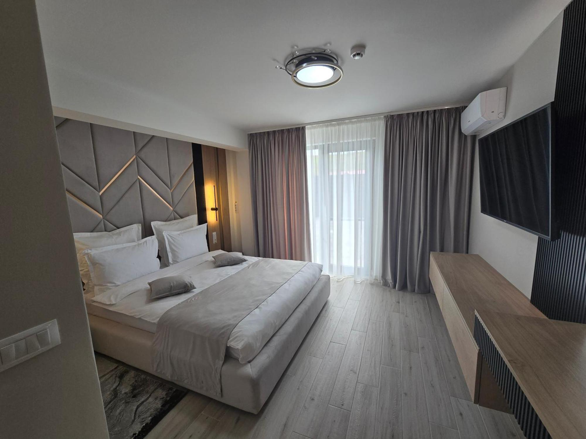 Monarc Boutique Aparthotel - Self Check-In Visan Екстериор снимка
