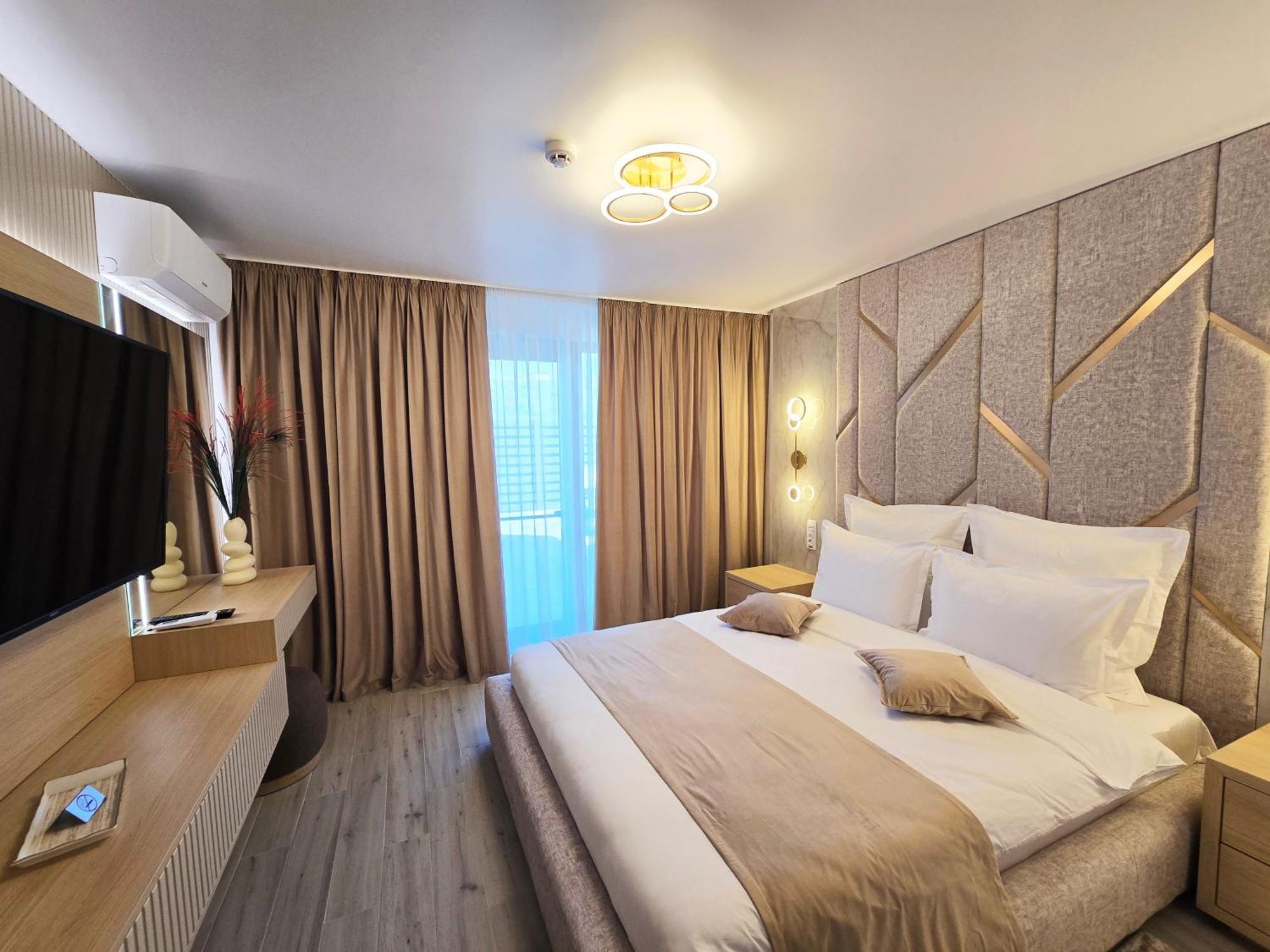 Monarc Boutique Aparthotel - Self Check-In Visan Екстериор снимка